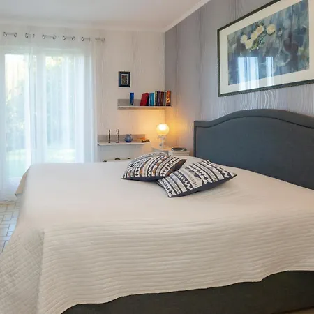 Maison Dans Un Parc De Verdure Villa