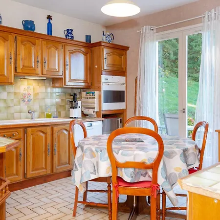 Maison Dans Un Parc De Verdure