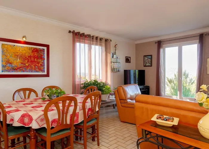 Maison Dans Un Parc De Verdure Villa
